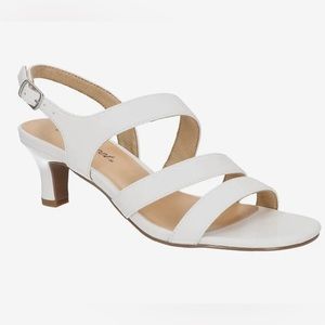 Easy Street strappy sandals size 7W New in box.